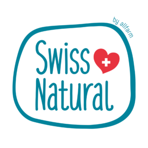 Original Farblogo von Swiss Natural by Allfarm mit türkisem Schriftzug und rotem Schweizer Herz-Kreuz-Symbol